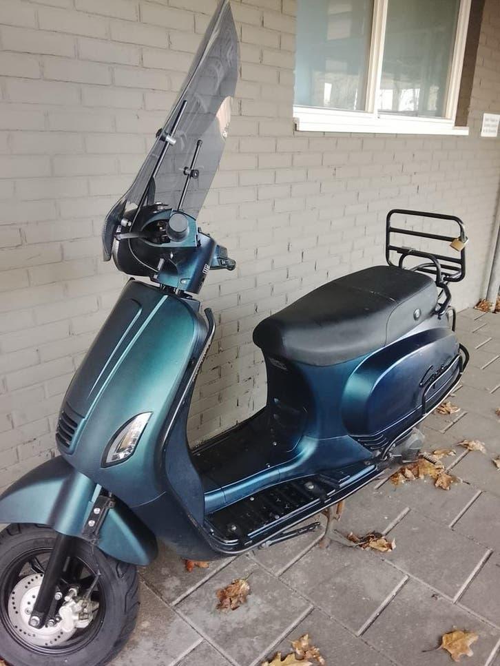 Scooter met windscherm van het merk  santini capri digital, Ophalen, Gebruikt, Overige typen, Overige merken