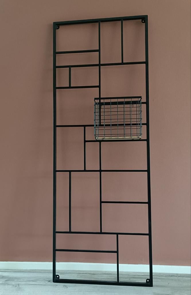 Zwart metalen wandrek, Huis en Inrichting, Woonaccessoires | Wandplanken en Boekenplanken, Ophalen, Zo goed als nieuw