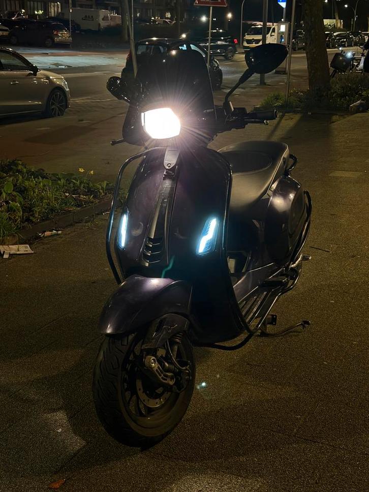 Vespa sprint, Fietsen en Brommers, Scooters | Vespa, Zo goed als nieuw, Benzine, Ophalen