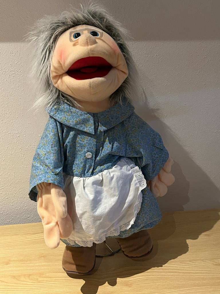 Living Puppets puppet Handpop Oma 65 cm, Ophalen, Gebruikt, Overige typen