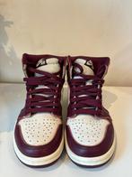 Air Jordan 1 High OG Bordeaux - Maat 39, Kleding | Dames, Schoenen, Ophalen of Verzenden, Nieuw, Rood, Sneakers of Gympen
