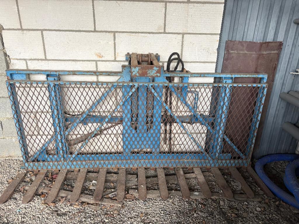 Stenenklem Hulo Tang, Ophalen, Graafmachine