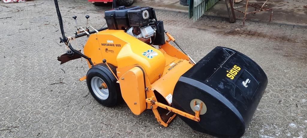 Vertikuteermachine, Sisis Rotorake 600 met opvangbak, Ophalen, Zo goed als nieuw, Benzine, Sisis