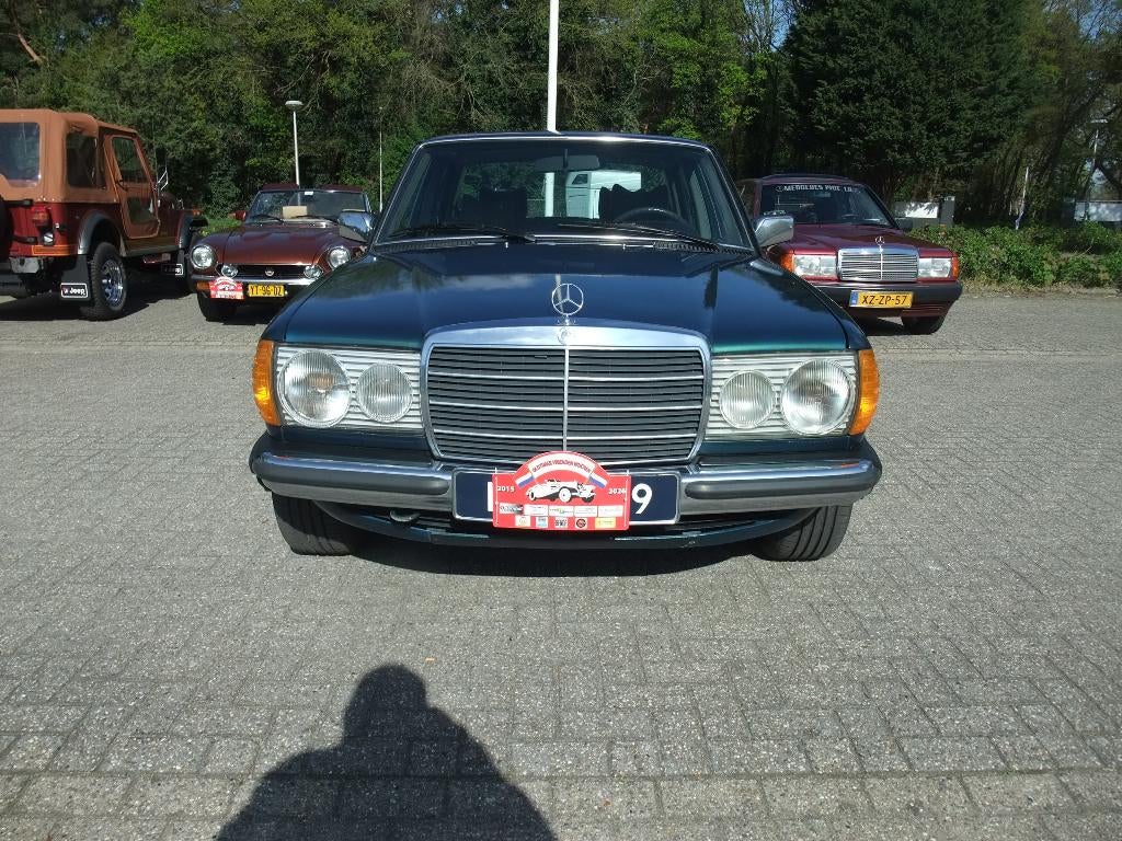 Mercedes w123 250 belastingvrij, Auto's, Achterwielaandrijving, Leder en Stof, Mercedes-Benz, Overige kleuren