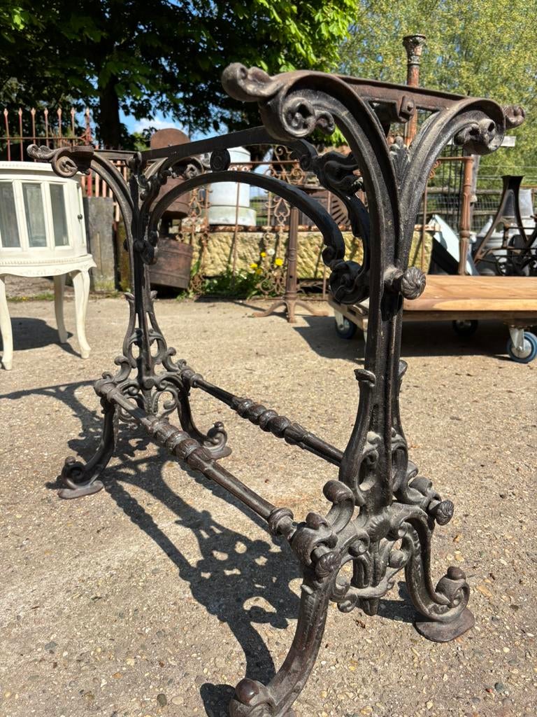 Antieke bistrotafel gietijzeren onderstel hardstenen blad, Ophalen of Verzenden