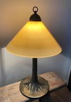 TIFFANY lamp TAFELLAMP geel glas lampenkap boomstamlamp, Huis en Inrichting, Lampen | Tafellampen, Ophalen, Tiffany vintage retro tiffanie