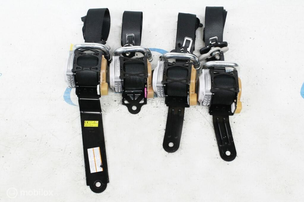 2 x gordels vooraan + 2 x achteraan Honda Jazz 2020-..