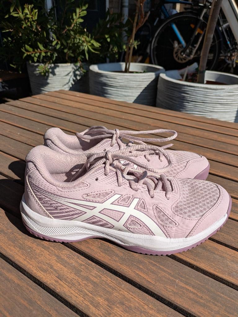 Asics zaalschoenen lila maat 36, Sport en Fitness, Korfbal, Ophalen, Zo goed als nieuw, Schoenen