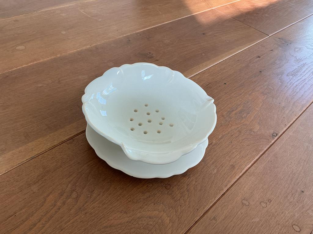 Vintage Witte Keramische Fruittest met los onderbord, Ophalen of Verzenden