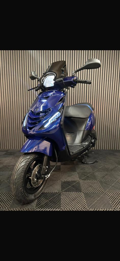 PIAGGIO ZIP 4T 3V BROM 2020 FULL OPTION BMW BLAUW, Fietsen en Brommers, Scooters | Piaggio, Maximaal 45 km/u, Zip, Ophalen of Verzenden