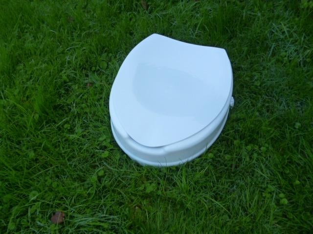 toiletverhoger met klep  zgan brandschoon, Ophalen of Verzenden, Zo goed als nieuw
