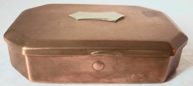 Antieke rood koperen tabakdoos, Verzamelen, Rookartikelen, Aanstekers en Luciferdoosjes, Ophalen of Verzenden, Gebruikt, Tabaksdoos of Verpakking