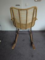 Rotan schommelstoel met houten onderstel, Huis en Inrichting, Stoelen, Ophalen, Gebruikt, Bohemian, Scandinavisch, Eén