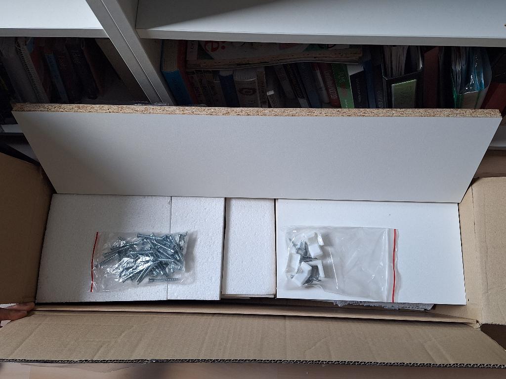 Wandrek KUBUTKU, Huis en Inrichting, Woonaccessoires | Wandplanken en Boekenplanken, Ophalen, Nieuw