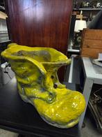 Gele laars schaal van steen, Ophalen, Rond