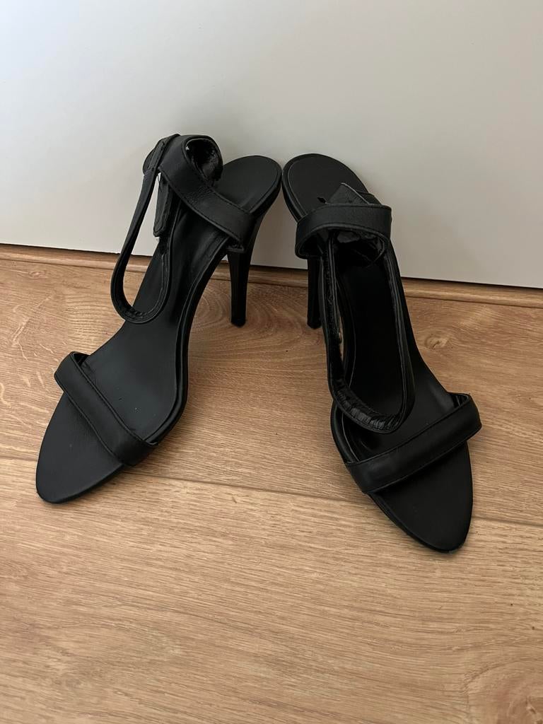 Zwarte nette open hakken / hakkenschoenen, maat 39 van Mango, Kleding | Dames, Schoenen, Schoenen met lage hakken, Zwart, Ophalen of Verzenden