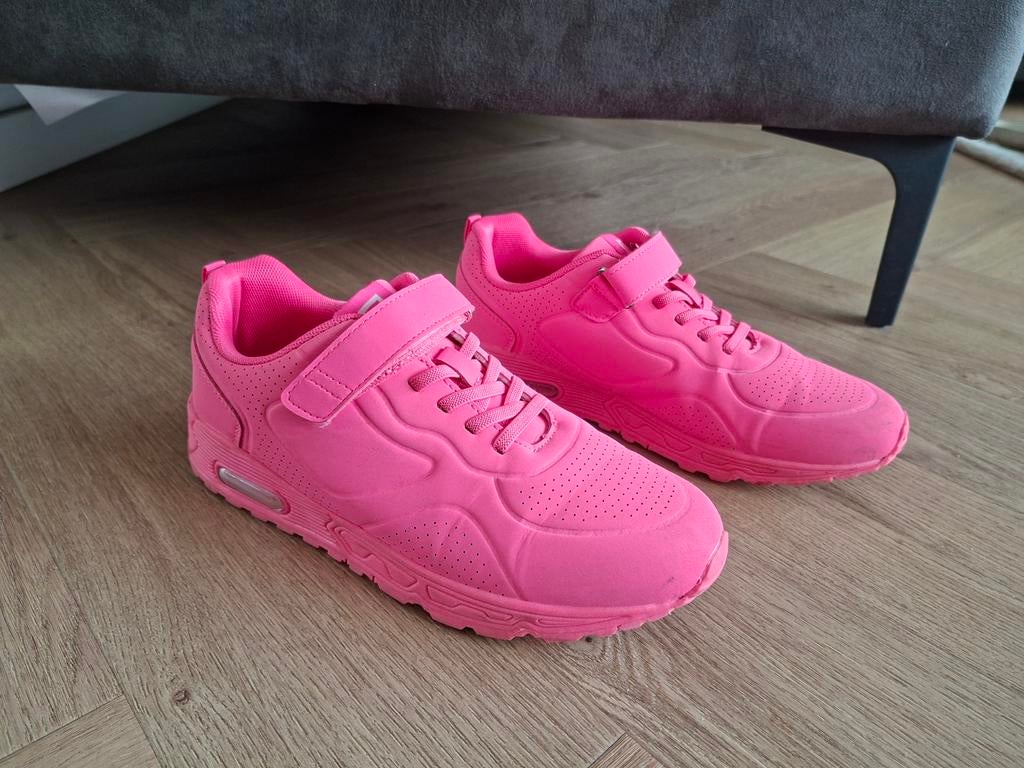 Roze sneakers maat 39, Kleding | Dames, Schoenen, Ophalen of Verzenden, Gedragen, Roze, Sneakers of Gympen