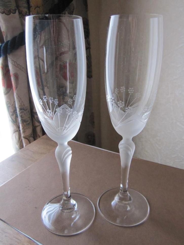 Vier prachtige champagne flutes - Lednicke Rovne kristal, Antiek en Kunst, Antiek | Glas en Kristal, Verzenden