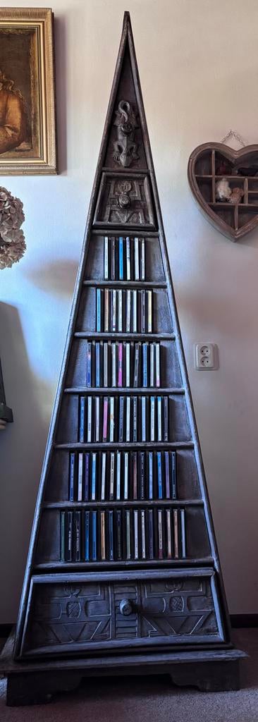 Unieke Piramide CD-Opbergkast van Hout met Carvings, Ophalen, Gebruikt, 25 tot 75 discs, Cd's
