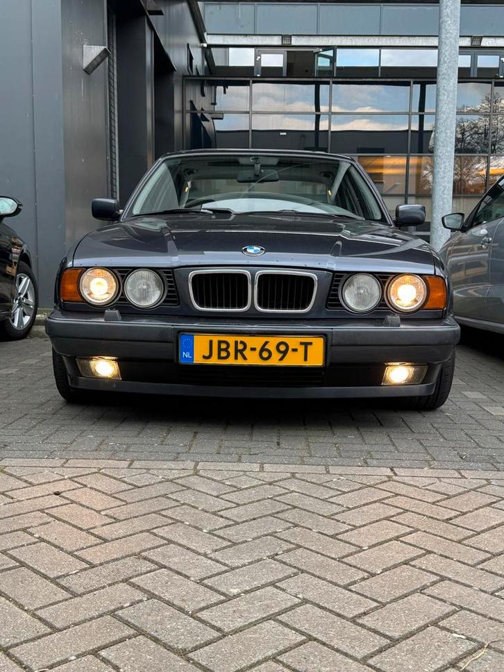 BMW e34 525i Grijs, Auto's, BMW, Particulier, Benzine, Sedan, Geïmporteerd, Zilver of Grijs, Ophalen