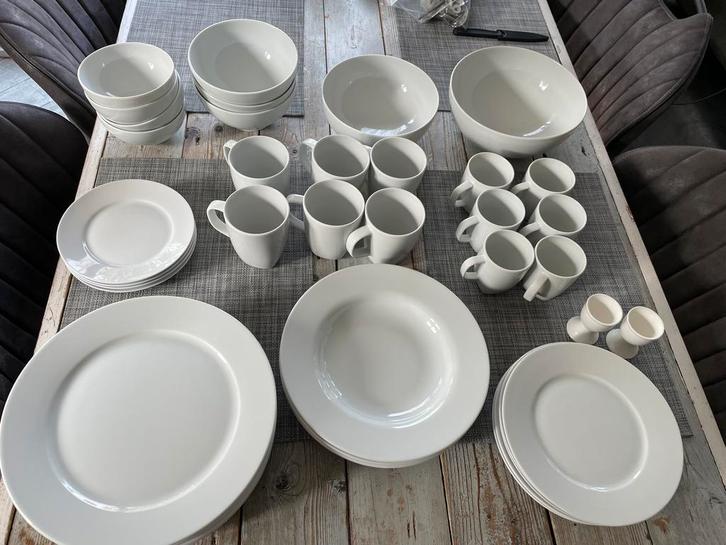 Mooi Compleet Servies van Ikea 365 wit, Huis en Inrichting, Keuken | Servies, Gebruikt, Compleet servies, Effen, Porselein, Ophalen