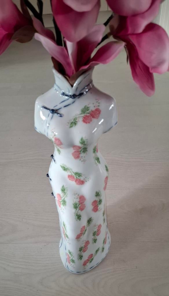 Nieuwe vaas in vorm van Chinese jurk, Huis en Inrichting, Woonaccessoires | Vazen, Ophalen, Nieuw