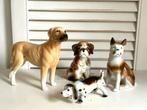 Vier porseleinen hondjes beeldje, Verzamelen, Beelden en Beeldjes, Ophalen, Zo goed als nieuw, Dier