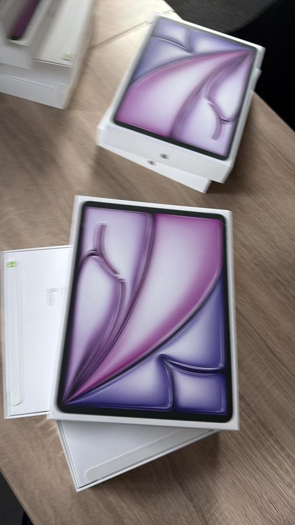 Nieiww gesealde ipad air 13 inch m2 wifi + cellulair 1tb, Computers en Software, Apple iPads, Ophalen of Verzenden, Zo goed als nieuw