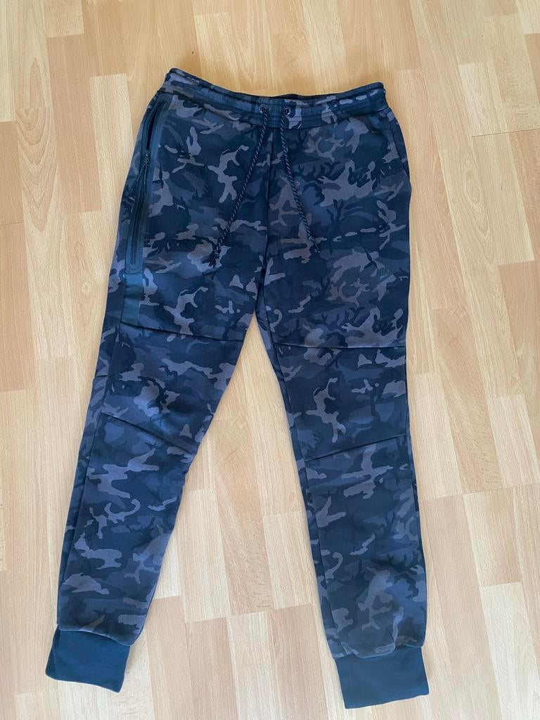 Nike Tech Fleece Camo Joggingbroek Maat M, Ophalen, Zo goed als nieuw, Maat 48/50 (M), Grijs