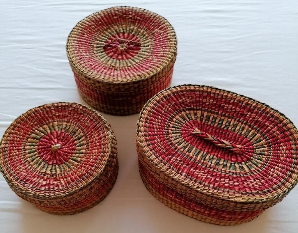 3 VINTAGE HANDGEWEVEN OPBERG MANDJES., Mand, Ophalen of Verzenden, Zo goed als nieuw, Riet