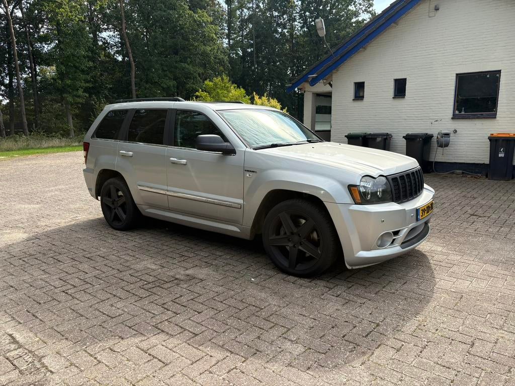 Jeep Grand Cherokee 6.1 I SRT AUT 2007 Grijs, Auto's, Jeep, Automaat, 8 cilinders, 138 €/maand, 426 pk