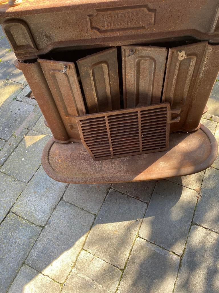 Robuuste gietijzeren kachel - Ideaal voor buiten, Gebruikt, Houtkachel, Ophalen of Verzenden, Vrijstaand