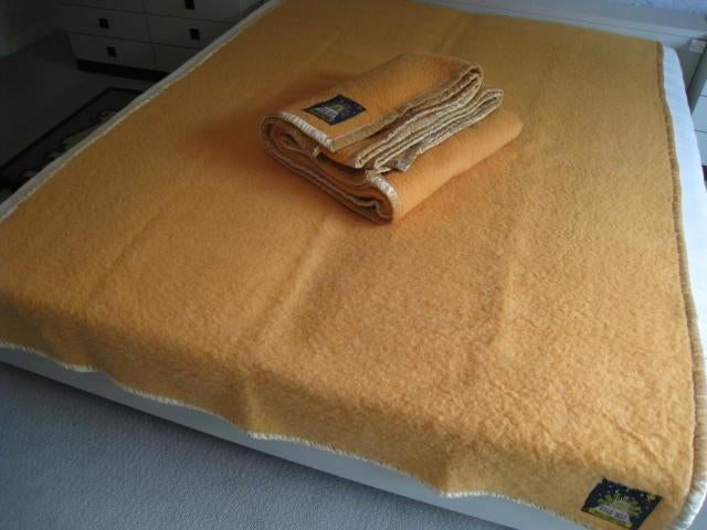 2 dekens Sole Mio, 100% wol, fluwelen bies, 230x170, nieuw!!, Wit, Dekbedovertrek, Ophalen of Verzenden, Nieuw