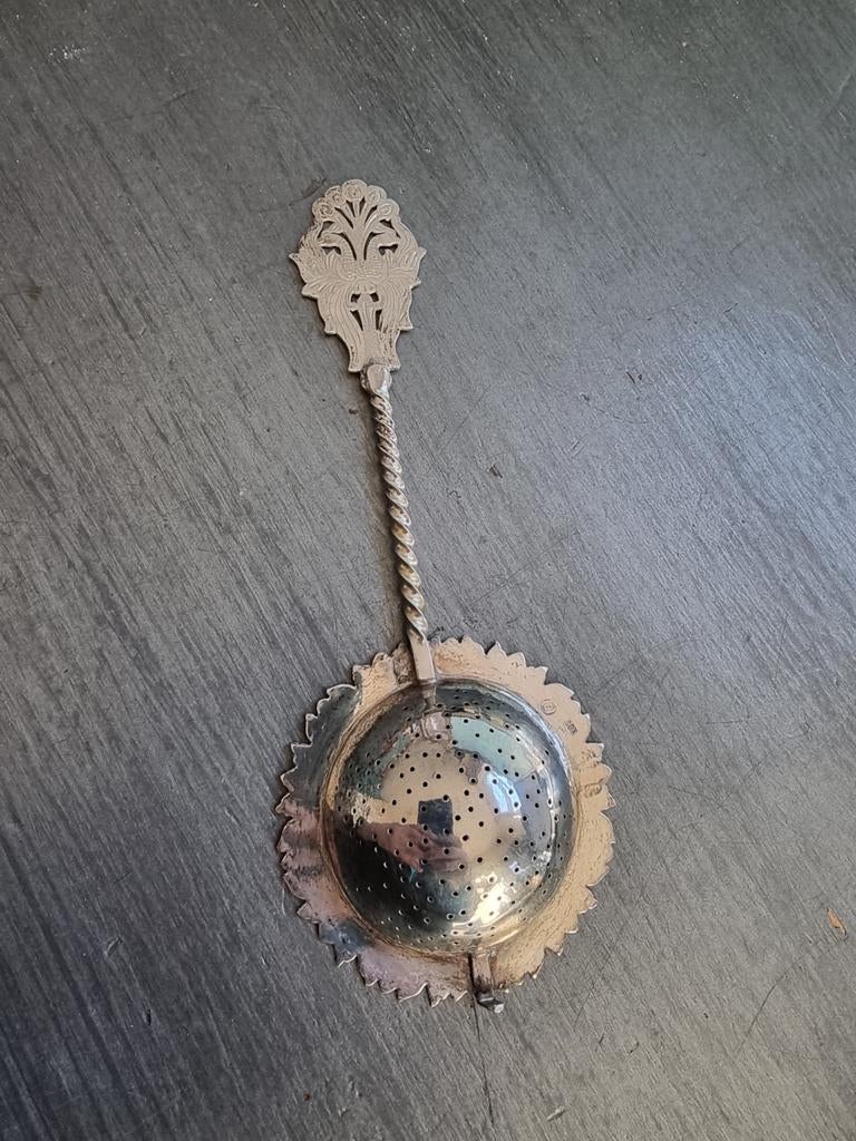 Antiek zilveren theezeefje met sierlijk handvat, Antiek en Kunst, Ophalen of Verzenden