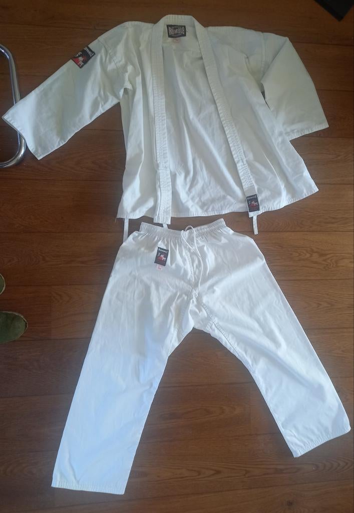 karate pak voor kind, Gebruikt, Maat XS of kleiner, Vechtsportpak, Ophalen of Verzenden