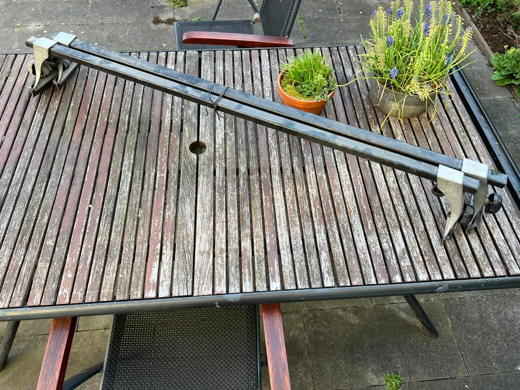 Thule dakdragers voor auto met regengoot, Ophalen, Gebruikt