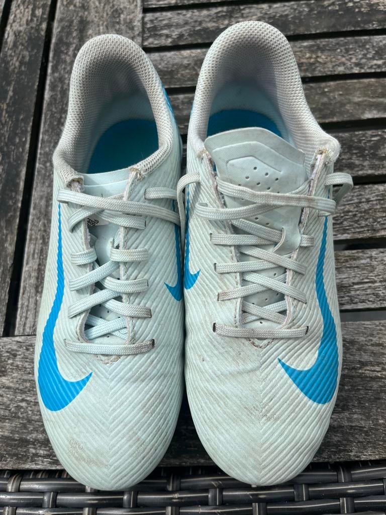 NIKE voetbalschoenen, Sport en Fitness, Voetbal, Ophalen, Gebruikt, Maat XS of kleiner, Schoenen