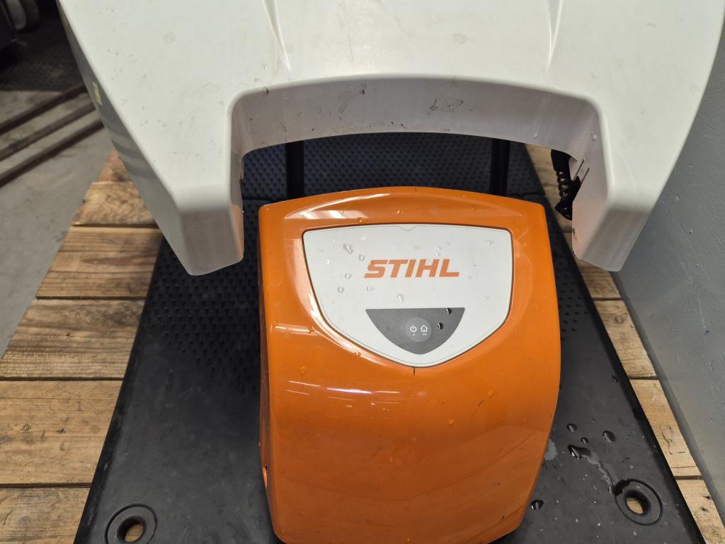 Stihl afdak AIP 602.0 , overkapping voor Stihl robotmaaier, Info@stihl.nl, ANDREAS STIHL NV, Gebruikt, Veurtstraat 117, 2870 Puurs-Sint-Amands, België/Belgique