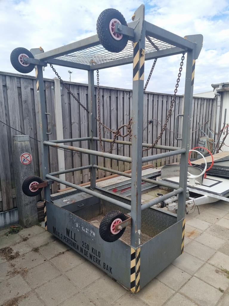 Werkkooi / manbak met wielen, Ophalen