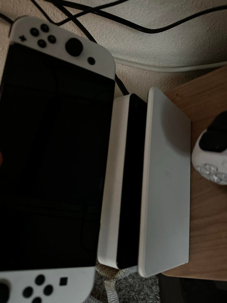 Nintendo Switch OLED wit, Spelcomputers en Games, Games | Nintendo Switch, Verzenden, Gebruikt