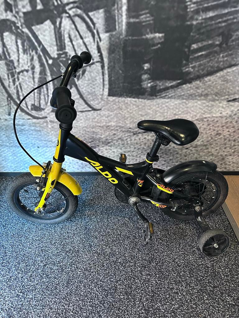 Aldo 12 inch kinderfiets met zijwieltjes - Zwart/Geel, Ophalen, Gebruikt, Minder dan 16 inch, Zijwieltjes