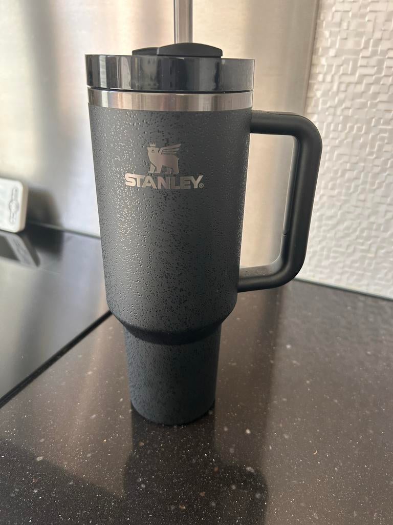 Stanley Cup Zwart - Thermosbeker met Handvat en Rietje, Overige typen, Stanley, Ophalen of Verzenden, Zo goed als nieuw
