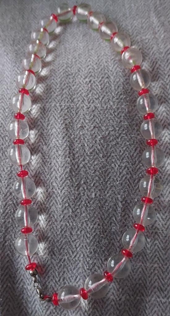 Rood wit ketting, Sieraden, Tassen en Uiterlijk, Kettingen, Ophalen of Verzenden, Nieuw, Rood, Overige materialen