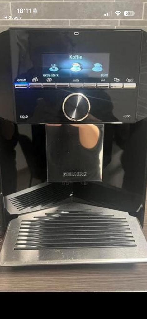 Siemens  eq9 s300, 10 kopjes of meer, Ophalen, Zo goed als nieuw, Koffiemachine
