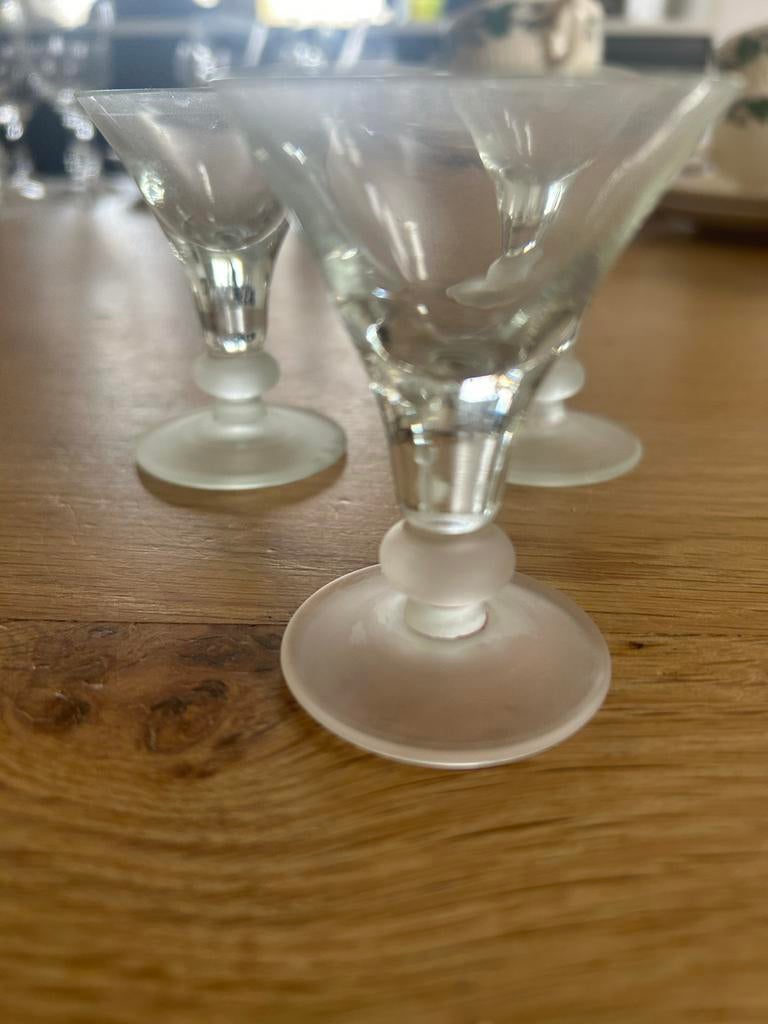 5 kleine borrelglaasjes met melk glazen voetje, Antiek en Kunst, Antiek | Glas en Kristal, Ophalen of Verzenden