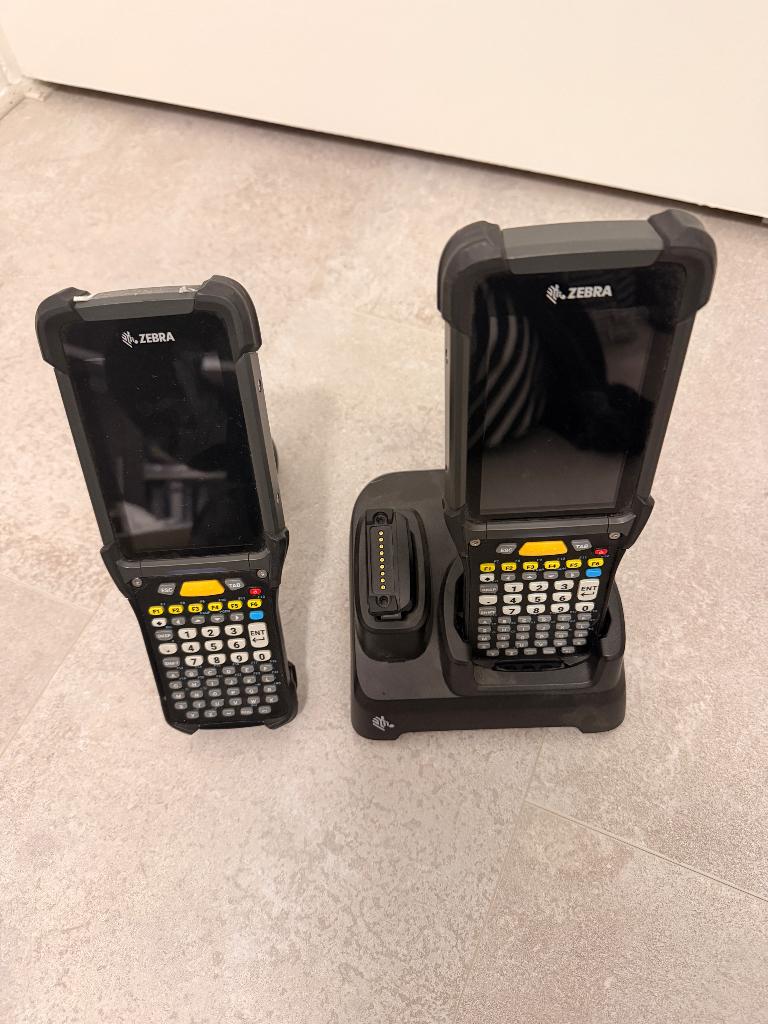 2x Zebra MC930B handheld scanner / terminal + 3 batterijen, Computers en Software, Scanners, Zo goed als nieuw, Barcodescanner