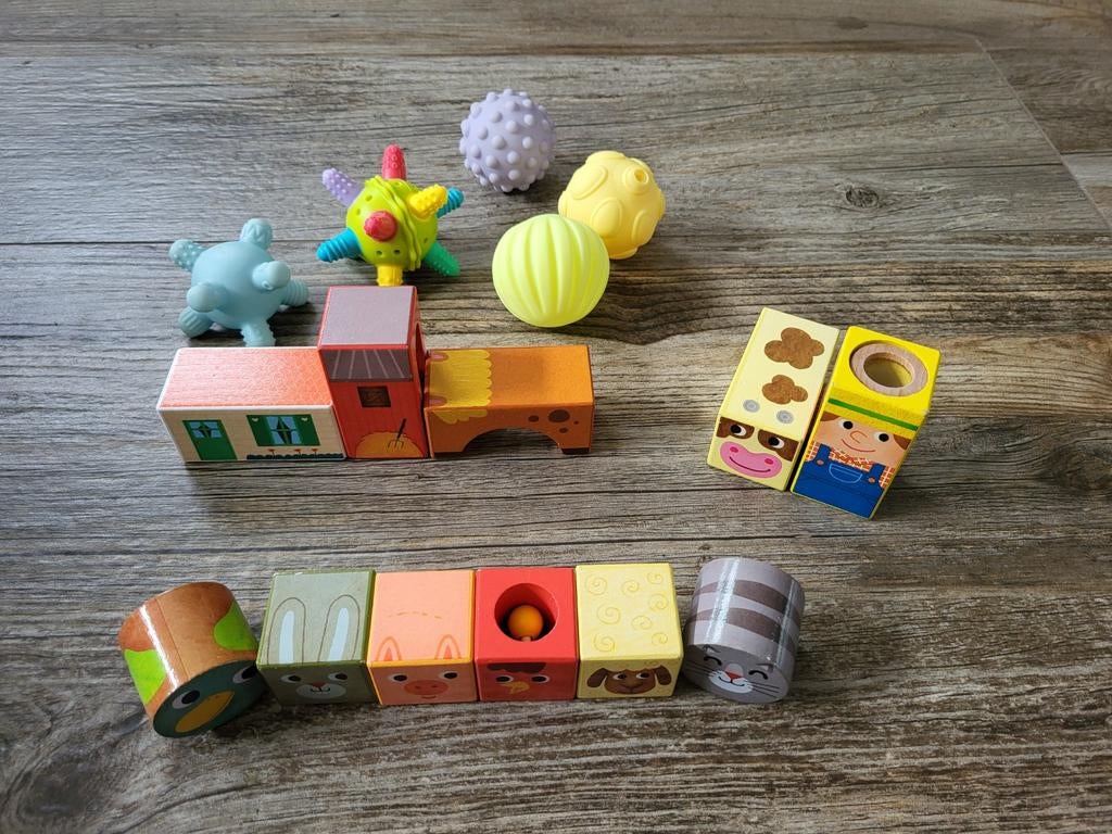 Sensorisch speelgoed; houten blokken en kunststof ballen, Kinderen en Baby's, Speelgoed | Houten speelgoed, Gebruikt, Overige typen