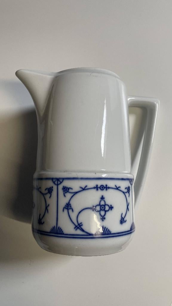 Melkkan, waterkan, porselein. Blau Saks Jager., Huis en Inrichting, Keuken | Servies, Overige typen, Ophalen of Verzenden, Zo goed als nieuw