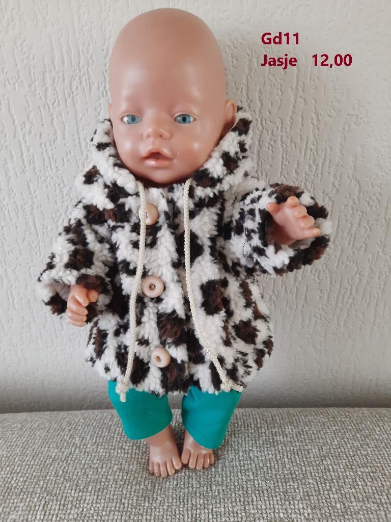 Poppenkleertjes baby born. Jasje. Opbrengst KiKa., Ophalen, Nieuw, Babypop