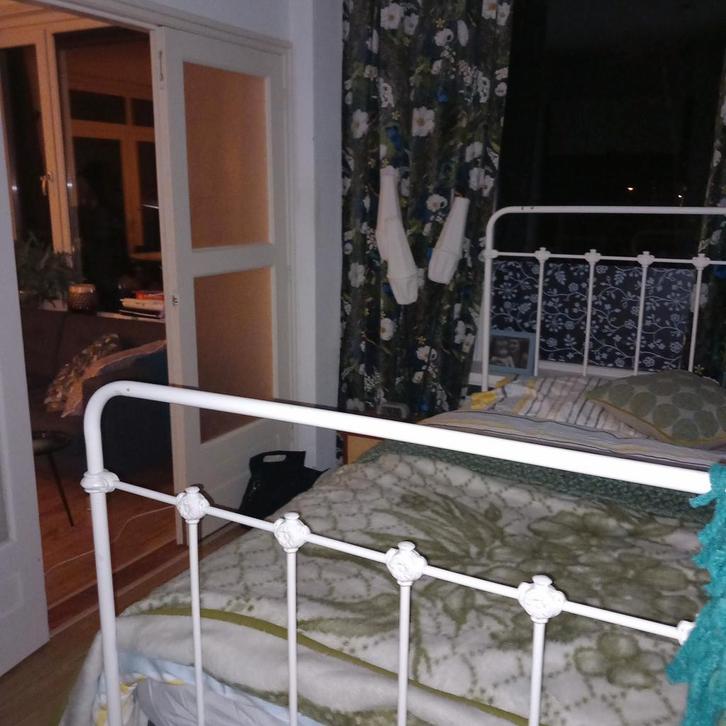 Orgineel gietijzeren tweepersoons bed met lattenbodem, Antiek en Kunst, Antiek | Meubels | Bedden, Ophalen